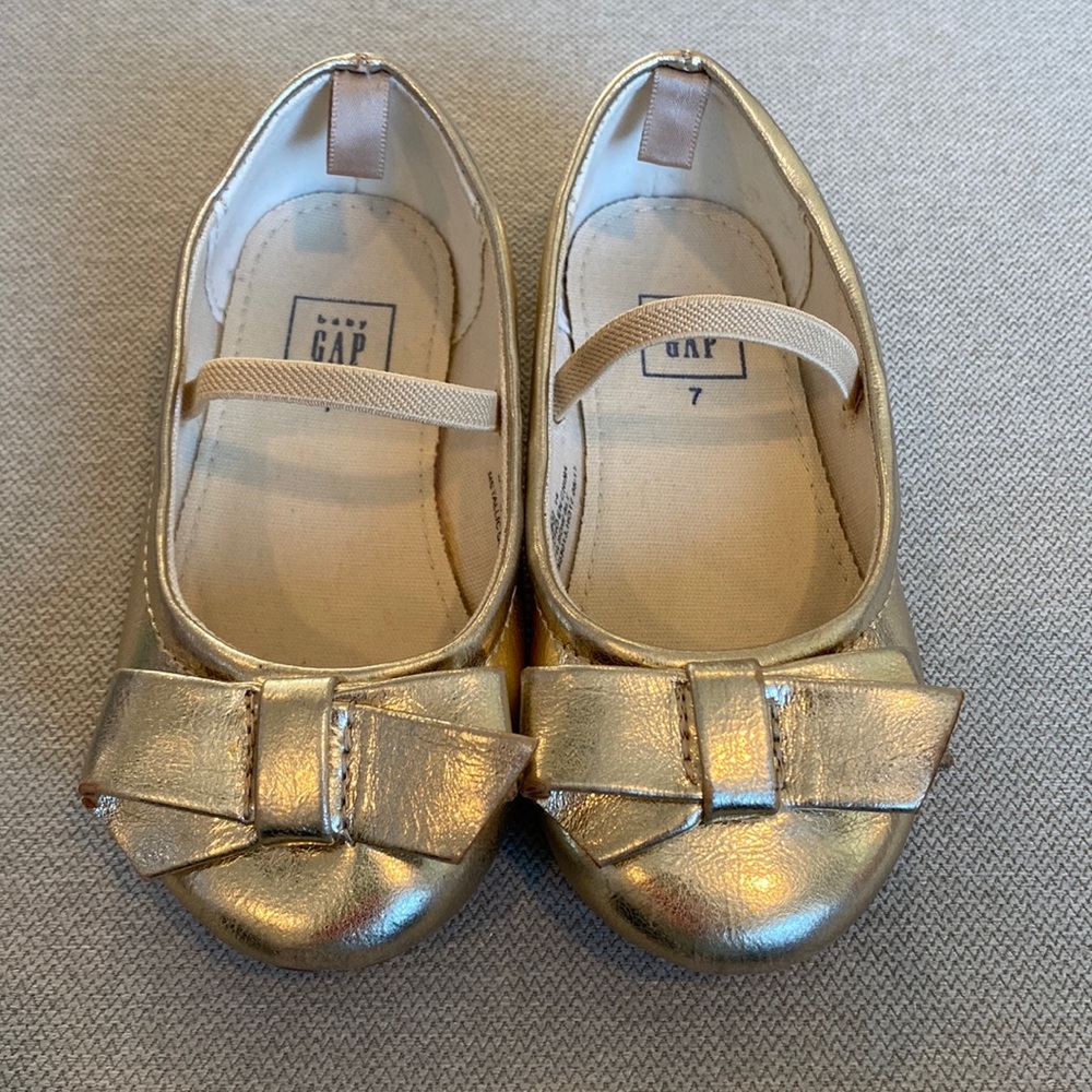 BabyGap Girls Gold Shoes with strap